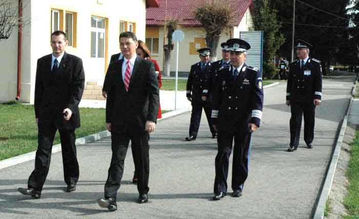 Berca la Campina 2 Absolvenţii Şcolilor de Poliţie Vasile Lascăr şi Septimiu Mureşan vor fi angajaţi din 2 mai 2012