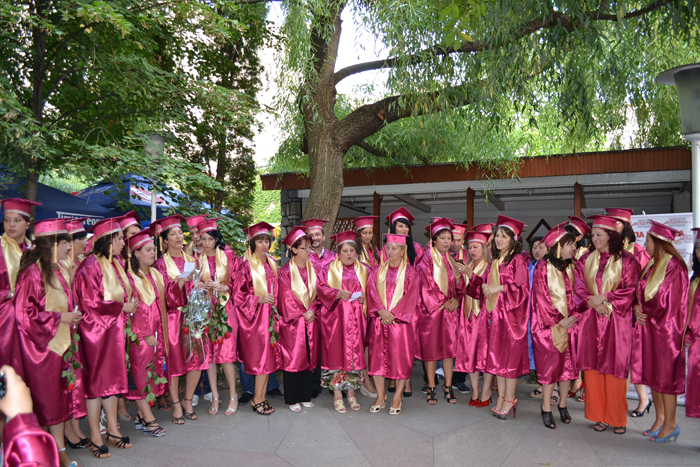Amus 11 Festivitate de absolvire pentru promoţia 2013 a Şcolii Postliceale Sanitare Louis Pasteur