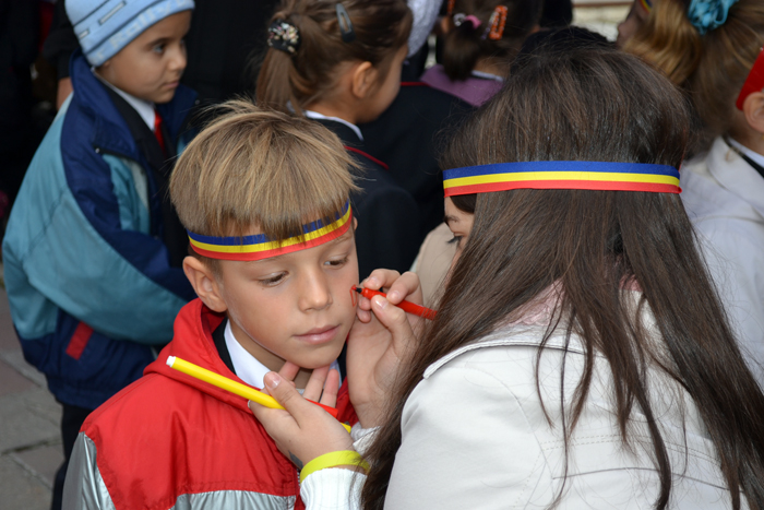 Copii drapel 9 Drapelul naţional în imaginaţia copiilor din Câmpina