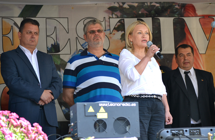 Politicieni festival 3 Campanie electorală pe... scena Festivalului Caşcavelei de la Valea Doftanei