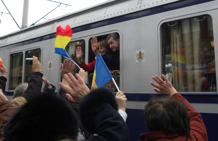 Trenul Regal 15 Sute de oameni au întâmpinat trenul regal în Gara Câmpina