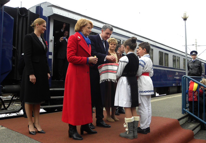 Trenul Regal 3 Sute de oameni au întâmpinat trenul regal în Gara Câmpina