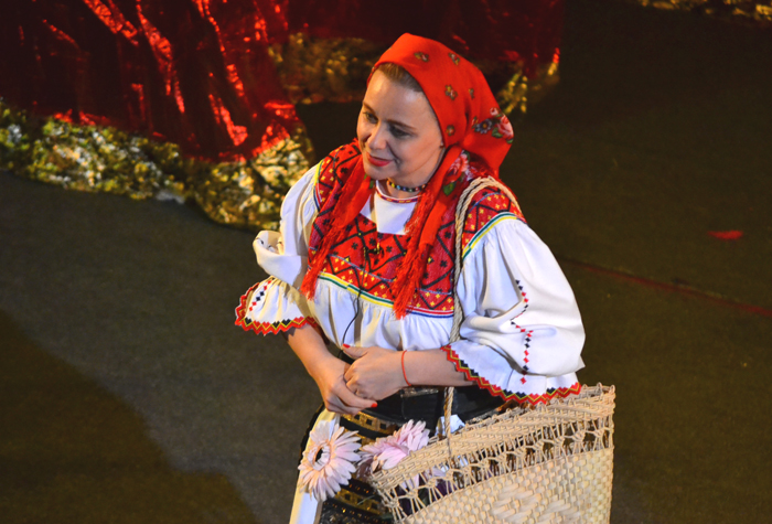 Spectacol revista 5 Revista Revistelor   un spectacol de excepţie al Teatrului Constantin Tănase, oferit doamnelor din Câmpina de administraţia locală