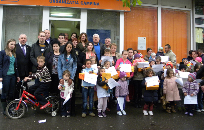 PDL 7 150 de copii din familii nevoiaşe au primit daruri de Paşte de la PDL Câmpina