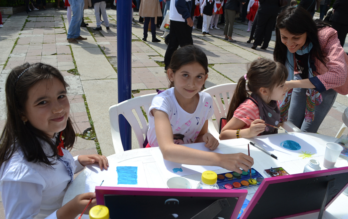 Ziua Europei 2 Ziua Europei a fost sărbătorită la Câmpina prin intermediul copiilor