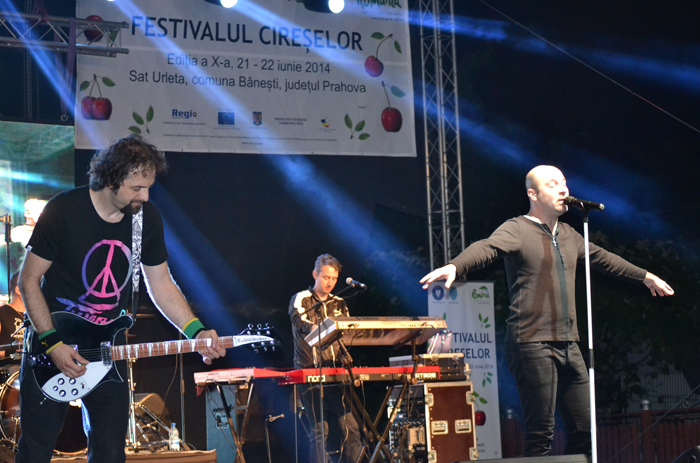 Festivalul cireselor 33 Festivalul cireşelor de la Băneşti, fără cireşe, dar cu muzică bună, foarte multă lume şi distracţie până târziu în noapte
