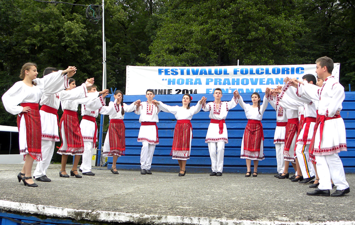 Hora Prahoveana 2 Hora Prahoveană 2014   una dintre cele mai reuşite ediţii ale acestui festival folcloric de tradiţie pentru Câmpina 