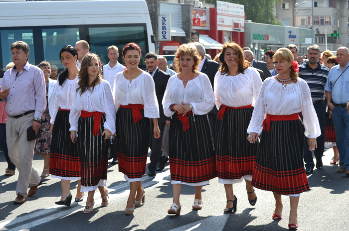 Festival 5 Serbările Toamnei Câmpina 2014   deschiderea oficială, sub semnul tradiţiei populare şi consensului politico administrativ 