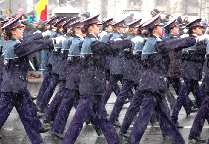 Parada Bucuresti 2 Elevii Şcolii de Poliţie din Câmpina au participat, în premieră, la parada de la Bucureşti