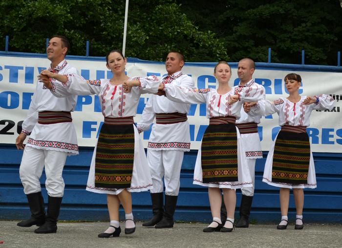 Ansamblu Cimislia 10 Moldovenii de la Cimişlia au dansat de n au atins pământul