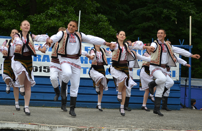 Ansamblu Cimislia 7 Moldovenii de la Cimişlia au dansat de n au atins pământul