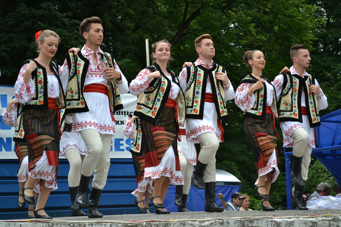 Hora 1 „Hora prahoveană”   Câmpina 2015, o sărbătoare a folclorului românesc