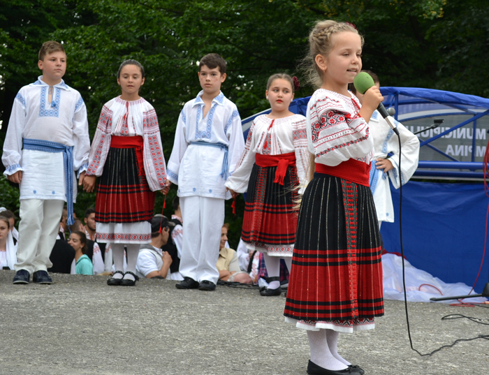 Hora 11 „Hora prahoveană”   Câmpina 2015, o sărbătoare a folclorului românesc
