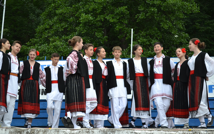 Hora 5 „Hora prahoveană”   Câmpina 2015, o sărbătoare a folclorului românesc