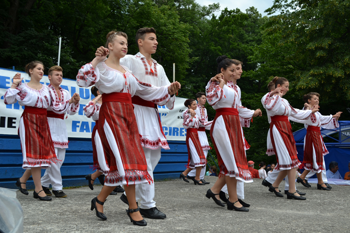 Hora 7 „Hora prahoveană”   Câmpina 2015, o sărbătoare a folclorului românesc