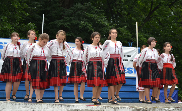 Hora 9 „Hora prahoveană”   Câmpina 2015, o sărbătoare a folclorului românesc