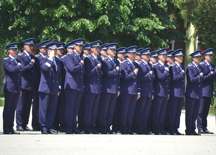 Scoala politie 11 Promoţia 2015. Aproximativ 300 de tineri au absolvit în acest an Şcoala de Poliţie de la Câmpina