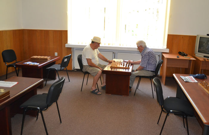 Mobilier pensionari 1 Clubul Pensionarilor, dotat cu mobilier cumpărat din fonduri europene pentru femeile şomere