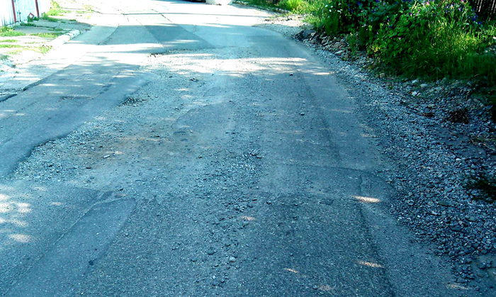Strada Istrati 2 Lucrările de canalizare au lăsat urme adânci pe Strada Constantin Istrati