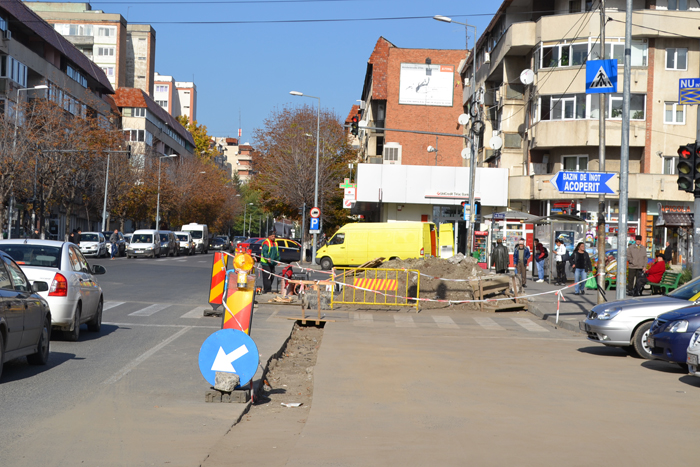 Balcescu lucrare 2 Pe Bulevardul Bălcescu se lucrează încet și prost! Și primarul Horia Tiseanu recunoaște asta