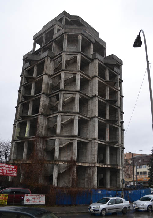 Turn inclinat Administrația locală a renunțat la serviciile avocatului Constantin Pănoiu pentru procesul privind „turnul înclinat” din centrul Câmpinei